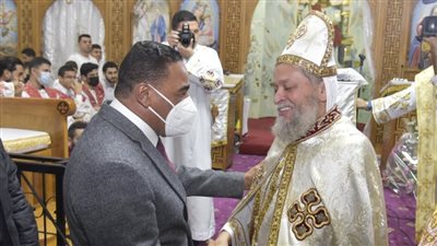 محافظ مطروح يقدم التهنئة للأقباط بكنيسة السيدة العذراء مريم | صور
