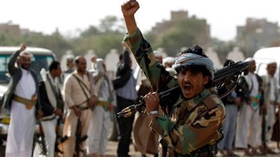 اليمن: قيادي حوثي يقتل والدته وشقيقه ويجرح اثنين آخرين