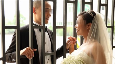 زواج خلف القضبان.. بريطانية تتزوج من أمريكي محكوم عليه بالإعدام