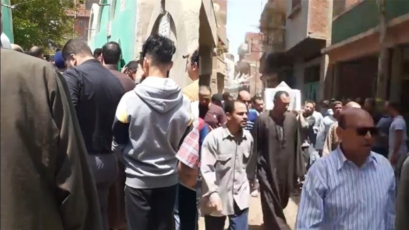  تشييع جنازة والدة