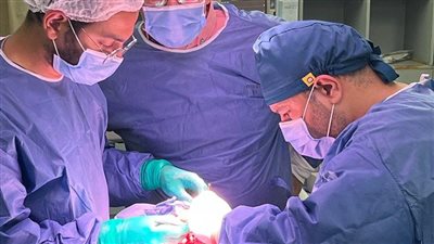 فريق طبي بمستشفى سوهاج الجامعي ينجح في إنقاذ مصاب بجرح قطعي بالرقبة