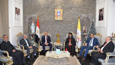 نائب محافظ الإسماعيلية يزور الكنائس لتهنئة الأقباط بعيد القيامة المجيد