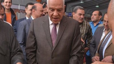  جولة مسائية لمحافظ الجيزة بمعرض ملابس العيد والحلويات بفيصل