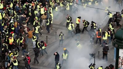 الشرطة الفرنسية: مقتل متظاهرين وسط باريس في احتجاجات على فوز ماكرون