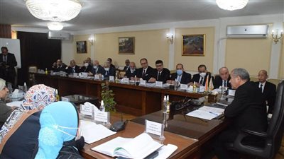 توفير السلع وإنشاء مصانع لتكرير وتعبئة الزيوت.. أهم إنجازات القابضة للصناعات الغذائية