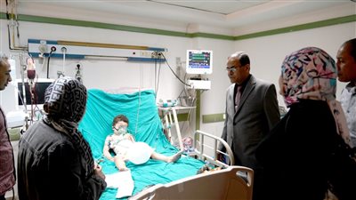 رئيس جامعة سوهاج يتفقد أقسام المستشفى الجامعي