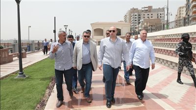 محافظ بني سويف يتفقد كورنيش النيل والممشى السياحي| صور