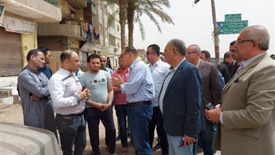 محافظ الشرقية يلتقى أصحاب المنازل والأراضي الكائنة بنطاق الطريق الإقليمي