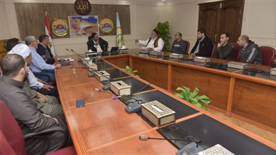 محافظ مطروح يلتقى بتجار مبادرة 