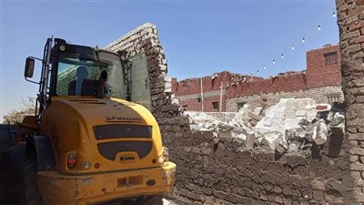 شاهد.. إزالة مخالفات بناء في إمبابة القديمة | فيديو