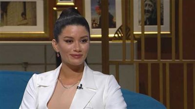 الفنانة اللبنانية سينتيا خليفة: 