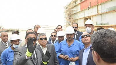 وزير النقل وأسامة ربيع  يبحثان بناء أسطول مصري من سفن الصب والوحدات المعاونة