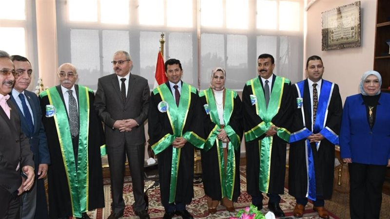 وزير الشباب والرياضة
