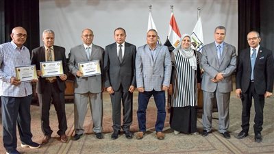 مجلس جامعة بنى سويف يكرم أعضاء الجهاز الإداري المحالين للمعاش