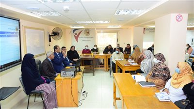 رئيس جامعة سوهاج يشهد فعاليات دورة إدارة الخدمات الإلكترونية لشئون الطلاب 