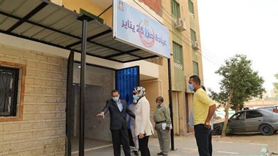 نائب محافظ الوادي الجديد تتفقد عددًا من المنشآت الطبية بالخارجة