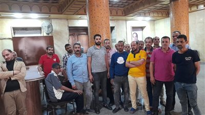 وقفة للعاملين باتحاد العمال لصرف المرتب ومنحة العيد