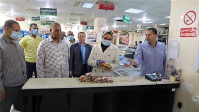 نائب محافظ الوادي الجديد تتابع منافذ بيع السلع بالخارجة