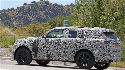 رنج روفر تتحدى منافسيها برقم قياسي جديد في السرعة