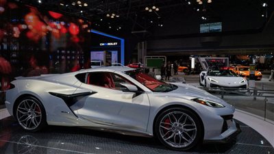 من نظام دفع خلفي لآخر أمامي.. شيفروليه كورفيت الجديدة قوية وصديقة للبيئة