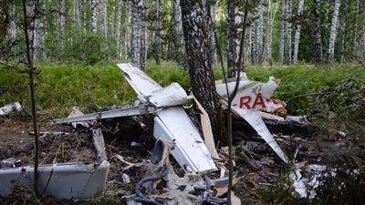 مغامران أمريكيان يتبادلان طائرتين في السماء |فيديو 