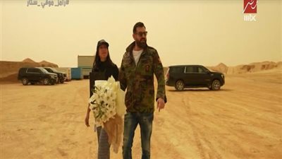 رامز جلال يسخر من عمرو يوسف: في نجم كبير بنطلونه عليه مية نار | فيديو