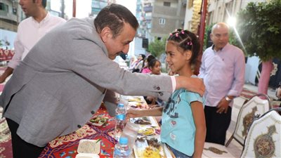 محافظ المنوفية يسلم كراسي متحركة ومساعدات عينية لذوي الهمم 