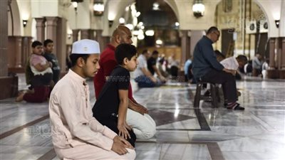 ليلة 26 من رمضان.. شعائر صلاة التراويح من مسجد السيدة نفيسة | فيديو وصور 