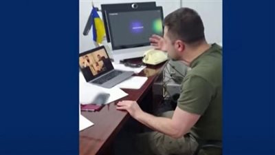 حقيقة العثور على مخدرات في مكتب الرئيس الأوكراني | فيديو