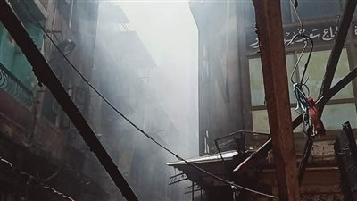 بث مباشر.. حريق هائل يلتهم محلات تجارية بسوق المنشية فى الإسكندرية