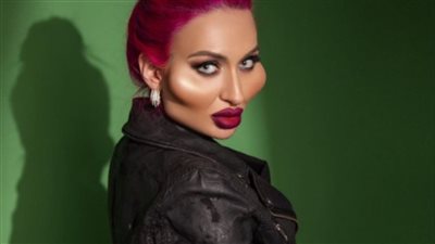 صاحبة أكبر وجنتين... أوكرانية تنفق 1600 جنيه استرليني على عمليات التجميل