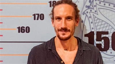  إندونيسيا تطرد ممثل كندي رقص عاريًا على أحد جبالها المقدسة | فيديو