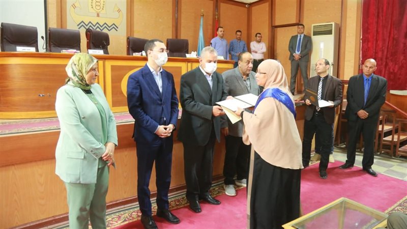 محافظ كفر الشيخ يكرم