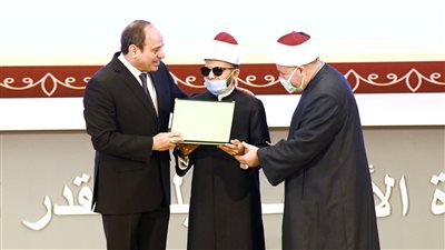 قائمة المكرمين من حفظة القرآن الكريم في حفل ليلة القدر بحضور السيسي | صور 