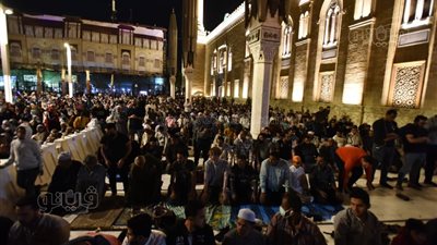 شعائر صلاة التراويح بمسجد الحسين ليلة 27 رمضان | صور