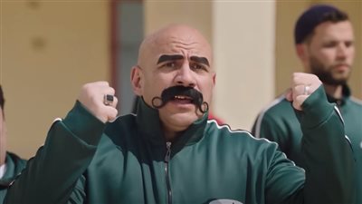 الكبير يغني 