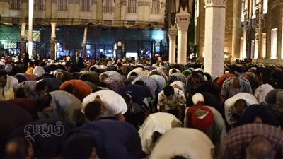 أجواء روحانية ودعاء ببلوغ ليلة القدر.. صور ترصد أول صلاة تهجد بالجامع الأزهر