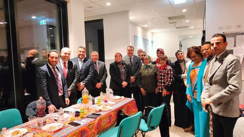 القوى العاملة تناقش