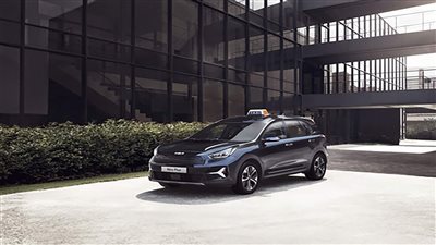 كيا تكشف النقاب عن نموذج أول سيارة مخصصة الغرض