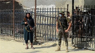 العدو الحبيب.. إيران تنقذ طالبان بـ 350 ألف طن وقود لخفض الأسعار