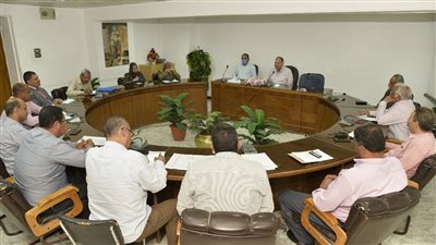 محافظ أسيوط يناقش معدلات الأداء في الربع الأخير للخطة الاستثمارية لعام 2021-2022