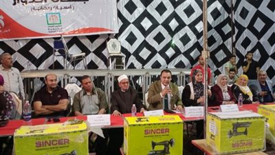 القومي للمرأة بالمنيا يوزع ماكينات خياطة لسيدات ذوي الهمم بملوي