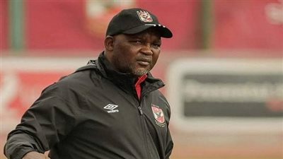 موسيماني يحاضر للاعبي الأهلي لعلاج الأزمة الهجومية قبل مواجهه سيراميكا