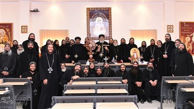 البابا تواضروس يلتقي رهبانا من ديري 