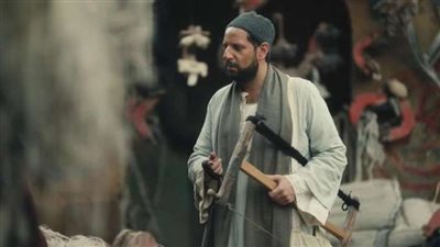 جزيرة غمام الحلقة 27.. عرفات يتخلى عن سبحة الشيخ مدين في مشهد مؤثر | فيديو