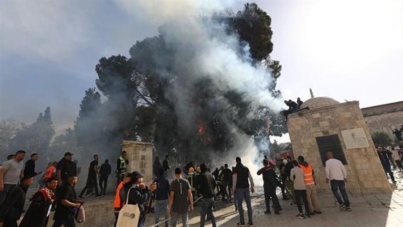 إطلاق قنابل غاز على