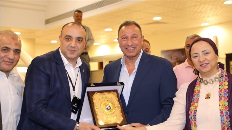 أسامة أبو زيد يكرم