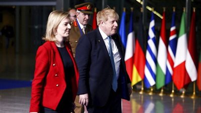  صحفي بريطاني: لندن دفعت زيلينسكي بعيدًا عن التسوية السلمية للأزمة