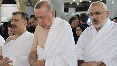 أردوغان يؤدي مناسك العمرة |صور
