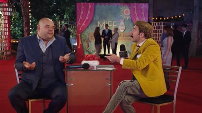 هولاكو الدراما.. هجرس يتسبب في غضب محمد ممدوح بمهرجان المزاريطة | فيديو